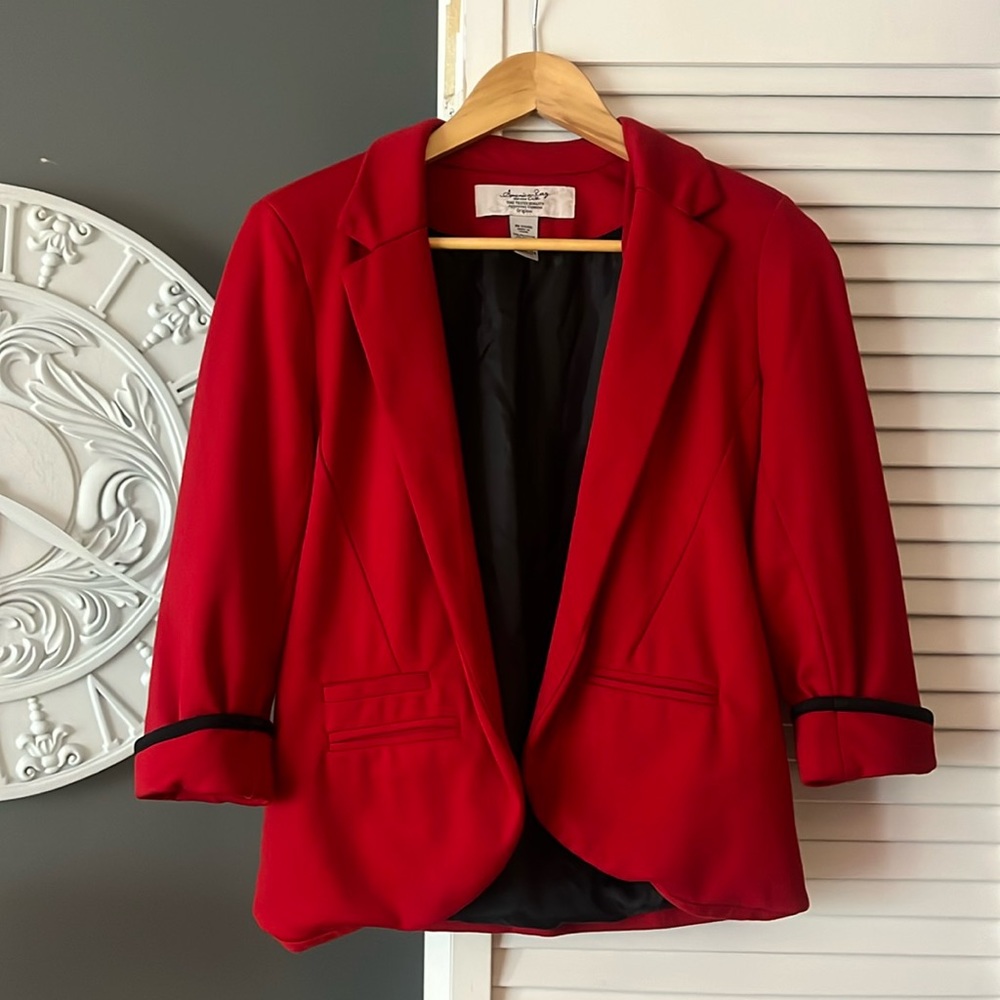 Red 3/4 sleeve blazer